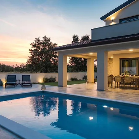 Special Offer! New Luxury With Pool, Fitness, Outdoor Bar&grill Buje