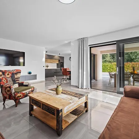 Διαμέρισμα Special Offer! New Luxury With Pool, Fitness, Outdoor Bar&grill