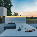 Special Offer! New Luxury With Pool, Fitness, Outdoor Bar&grill *