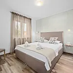 Special Offer! New Luxury With Pool, Fitness, Outdoor Bar&grill