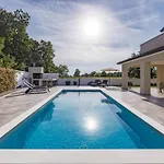 Special Offer! New Luxury With Pool, Fitness, Outdoor Bar&grill Buje