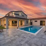 Apartamento Special Offer! New Luxury With Pool, Fitness, Outdoor Bar&grill *